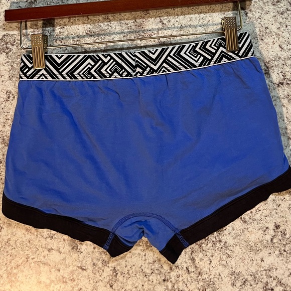 2(X)IST - Trunks - Picture 2 of 3